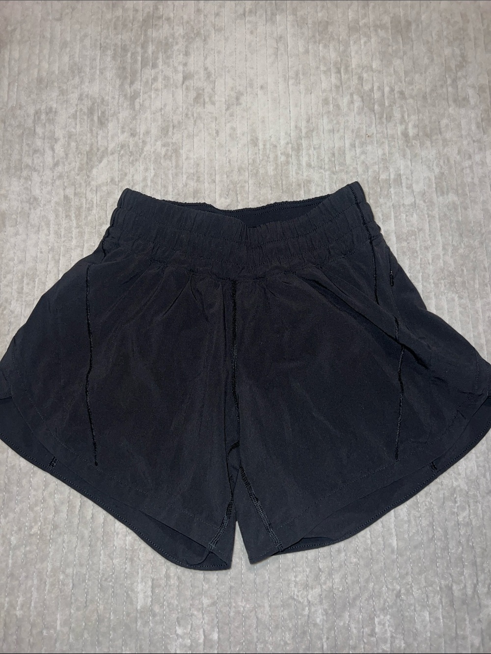 lululemon athletica Black hotty hot shorts 6”